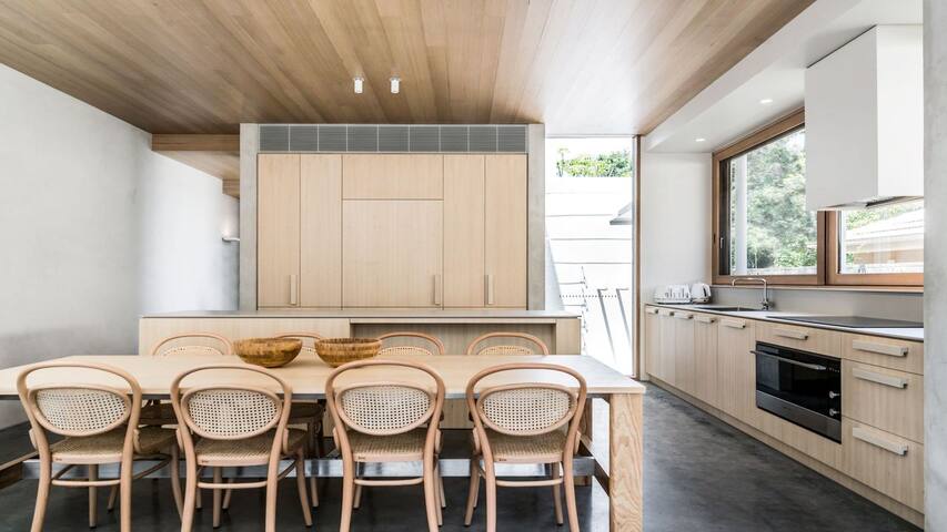 Driftwood One – beachfront home with rooftop pool gallery image 4