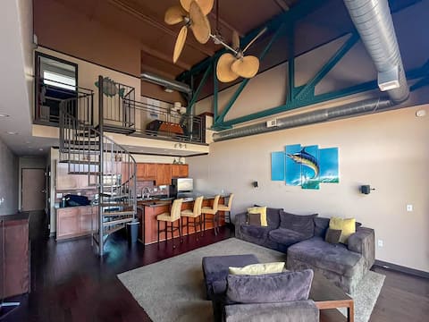 Downtown Waterfront Condo, Sleeps 10!