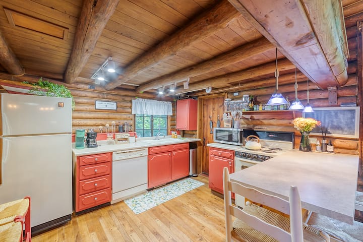 Cozy Log Cabin | Romantic Stay | Walk To Saugatuck - Saugatuck, MI