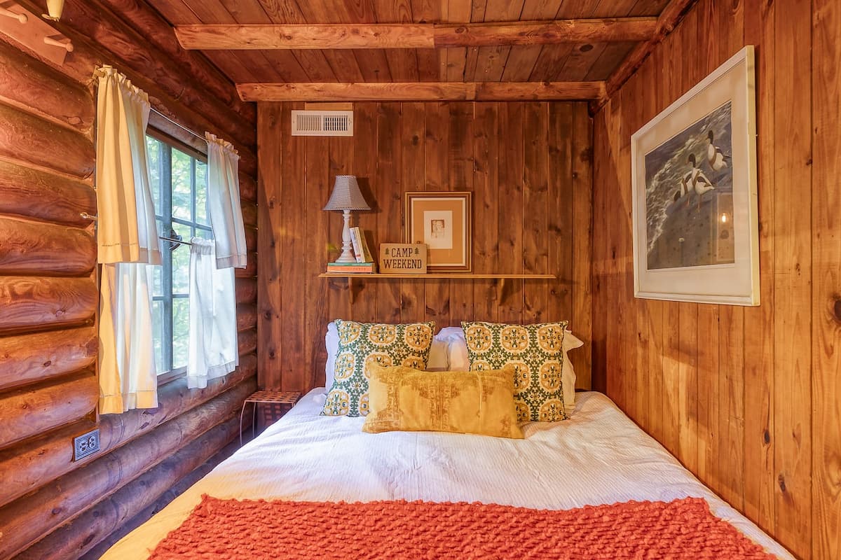 Airbnb bedroom photo