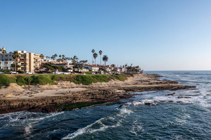 Oceanfront La Jolla, Steps to Beach | Dawn Patrol gallery image 3