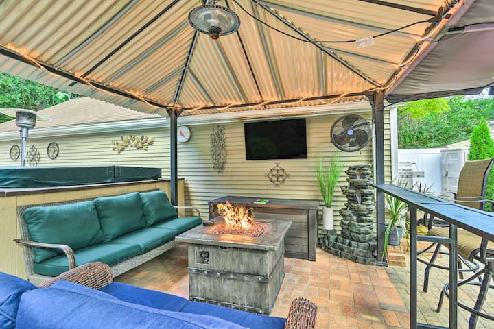 Pet-Friendly Taylor Home w/ Backyard Oasis!