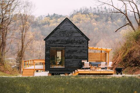 Modern Woodland Cabin w/ Hot Tub