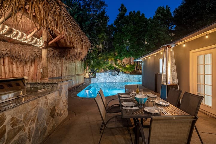 FALLing for Mandie`s Family Home: pool/pets/ac gallery image 2