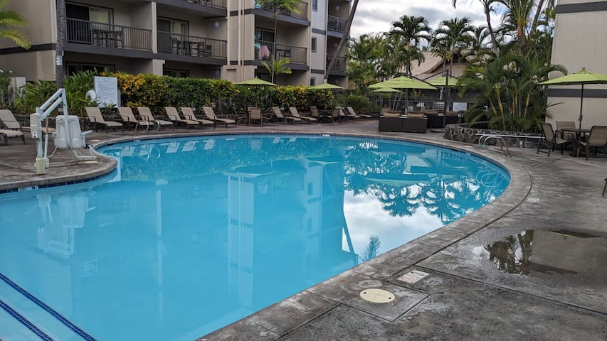 Two 2BR Condos, Pool, Hot Tub, Prime location