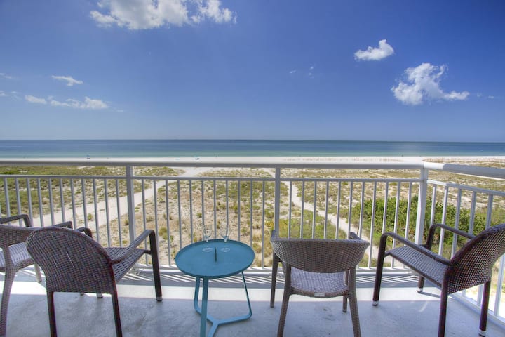 Gulf Front Building, Pool & Spa. Great Location! - Treasure Island, FL