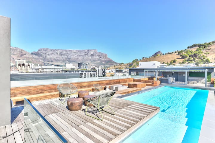 Penthouse with Views & Easy Access to Rooftop Pool gallery image 2