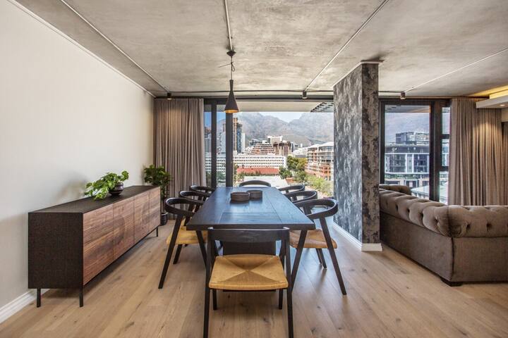 Penthouse with Views & Easy Access to Rooftop Pool gallery image 5