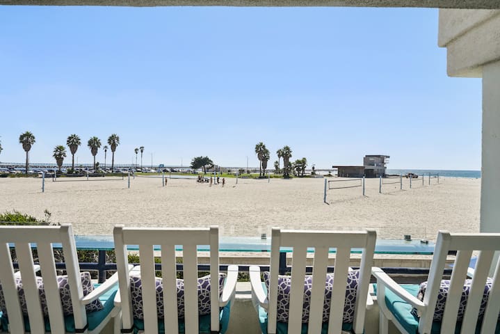 Oceanfront Condo w/ Outdoor Deck & Ocean Views