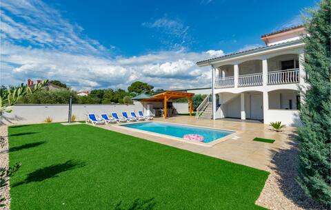 Amazing home in Rosini with WiFi