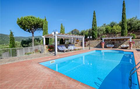 2 bedroom nice home in Castiglione della Pesc