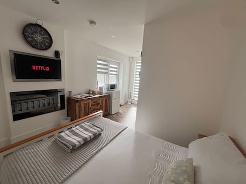 Modern, Self-contained accommodation Bridgend