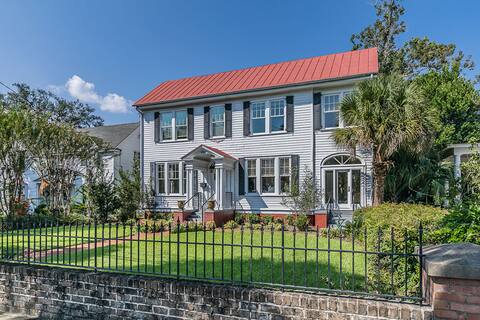 Home Overlooking the Beaufort River on Bay St