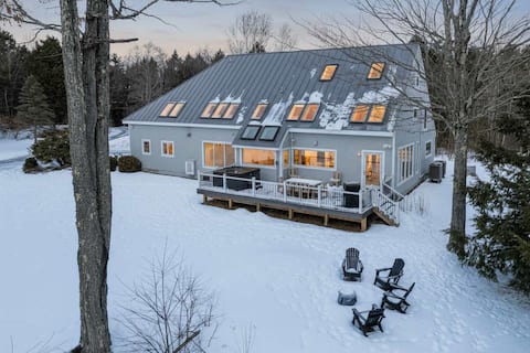 Modern 7-BR Chalet Minutes to Mt. Sunapee