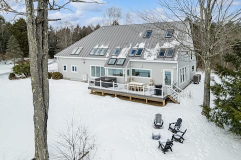 Modern 7-BR Chalet Minutes to Mt. Sunapee