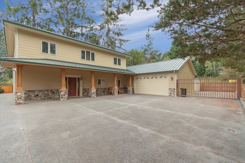 New! Luxury, Large Groups, Theater Room (Amber)
