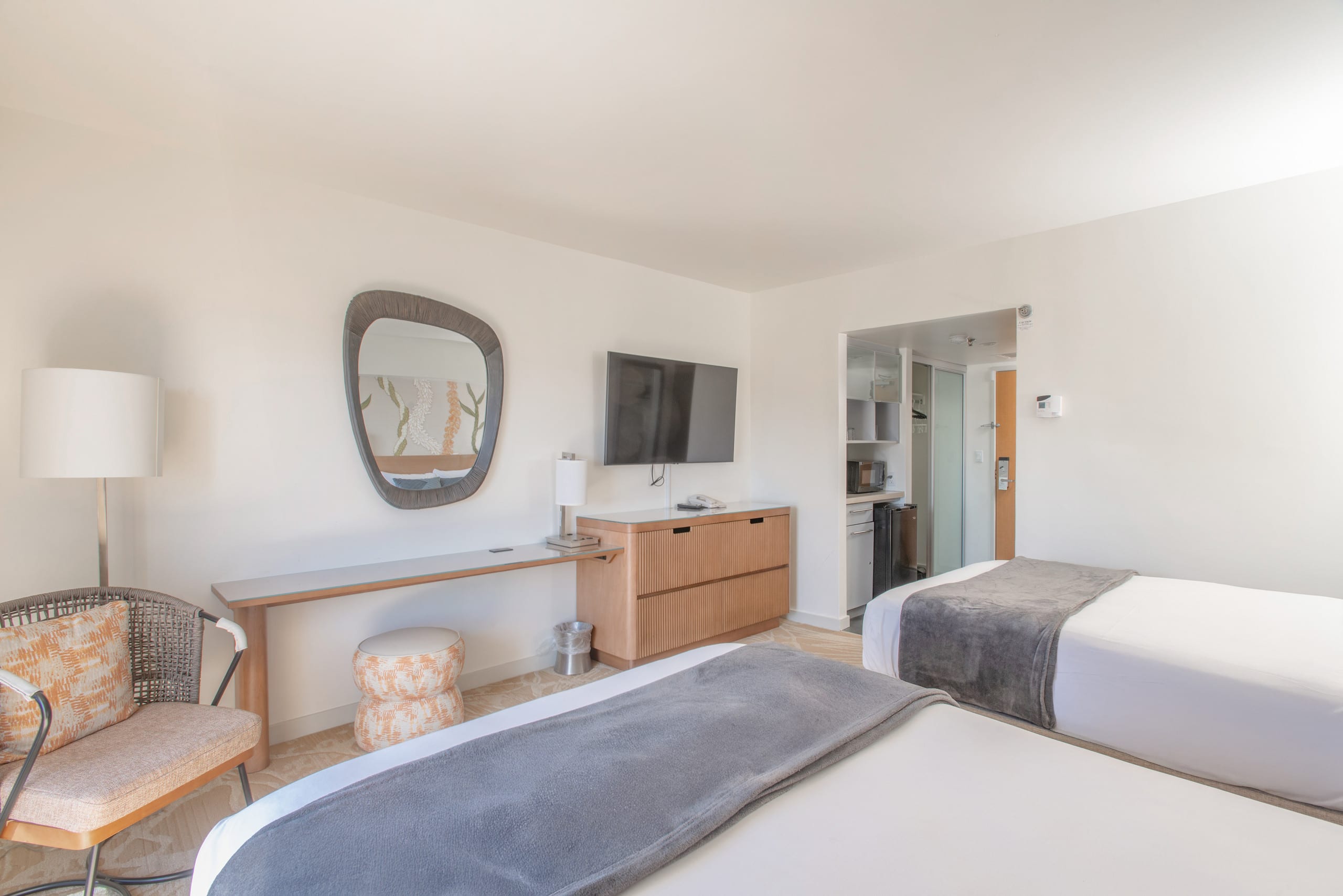 Condo in Honolulu · ★5.0 · 1 bedroom · 2 beds · 1 shared bath - Image 4