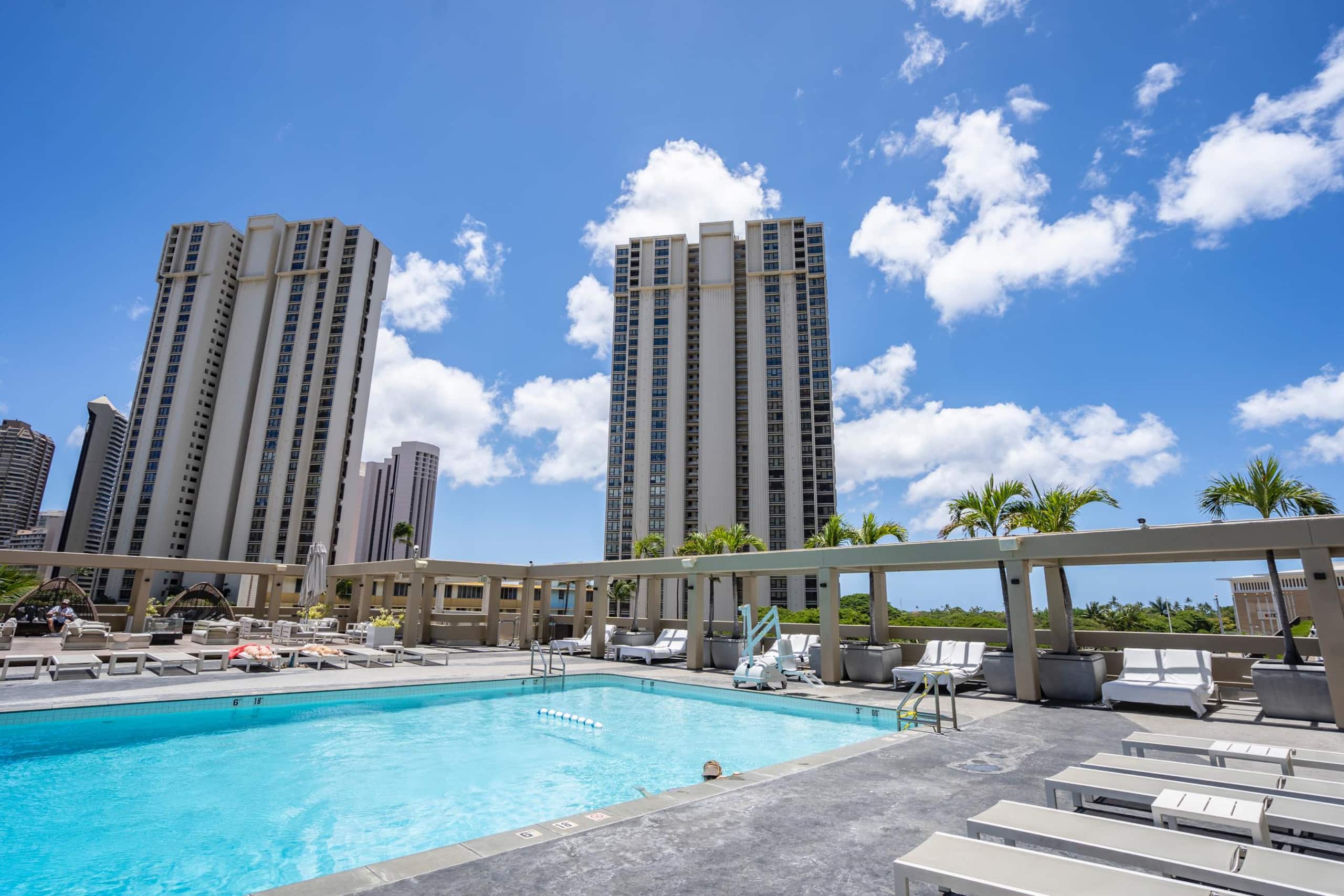 Condo in Honolulu · ★5.0 · 1 bedroom · 2 beds · 1 shared bath - Image 12