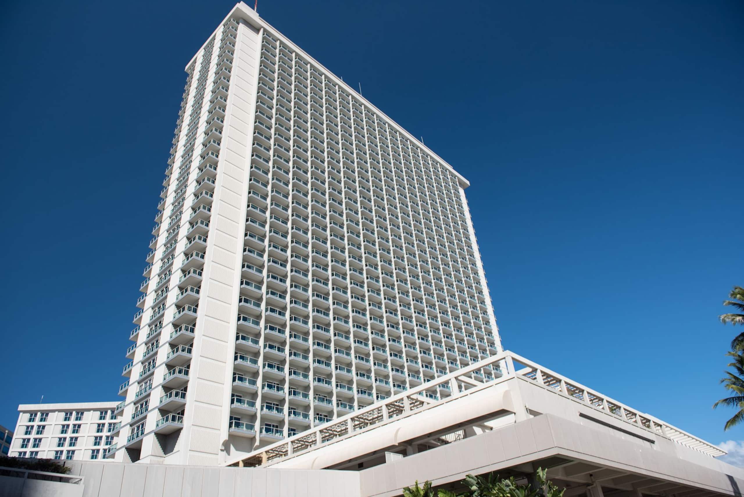 Condo in Honolulu · ★5.0 · 1 bedroom · 2 beds · 1 shared bath - Image 9