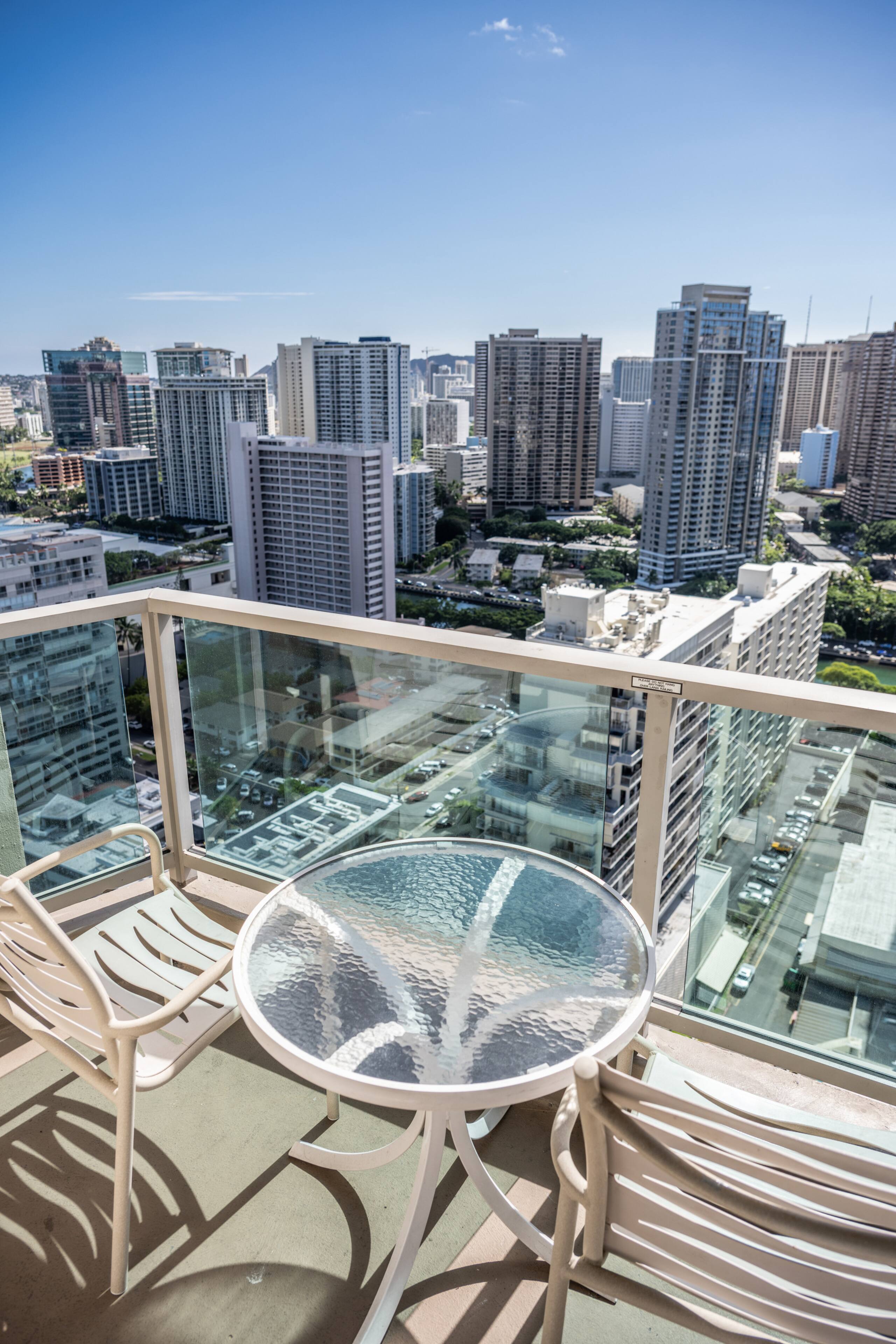Condo in Honolulu · ★5.0 · 1 bedroom · 2 beds · 1 shared bath - Image 23