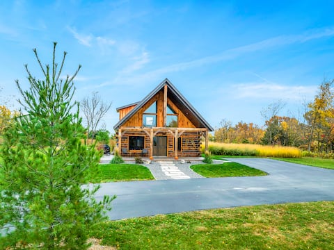 Rustic Hideaway Sleeps 4 Hot Tub