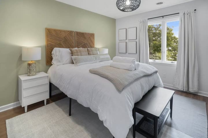 Uživajte u mirnom noćnom snu i probudite se uz pogled na jezero.  