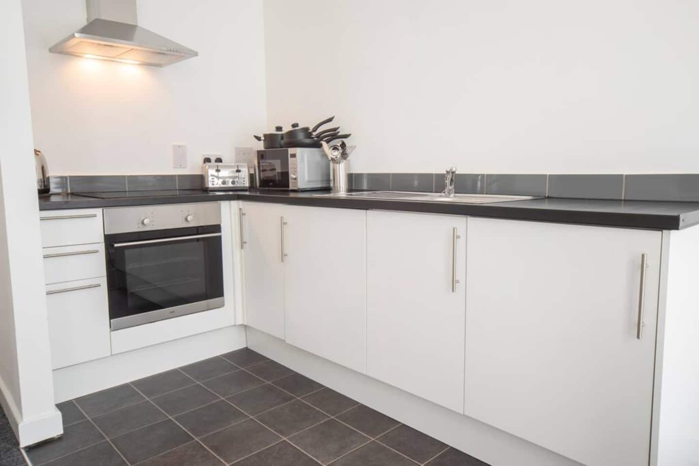 2 Bedroom Apartment 2 doubles (sleeps 4)