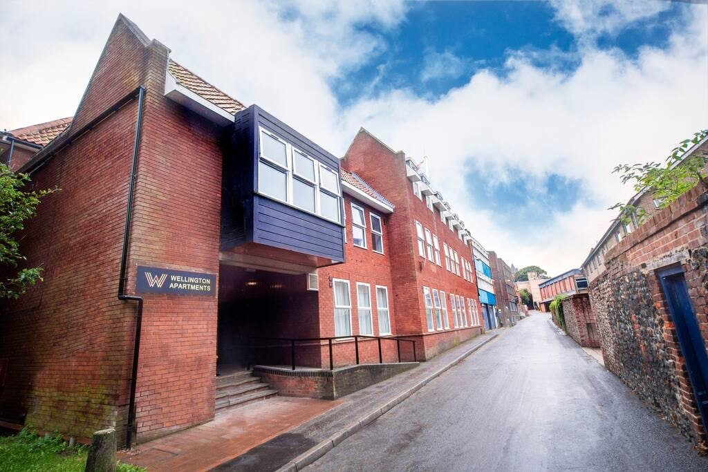 2 Bedroom Apartment 2 doubles (sleeps 4)