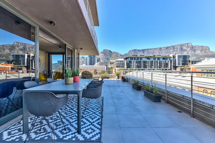 Table Mountain Terrassa with Roof Top Pool Access