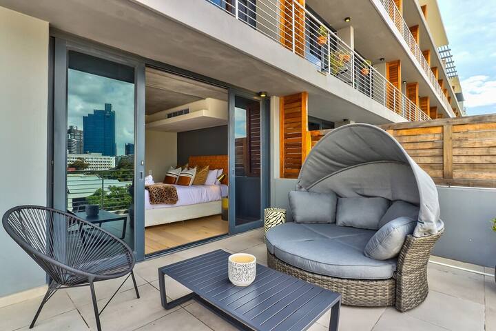 Table Mountain Terrassa with Roof Top Pool Access gallery image 3