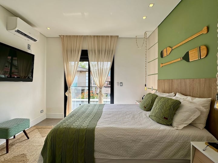 Photo of the entire room