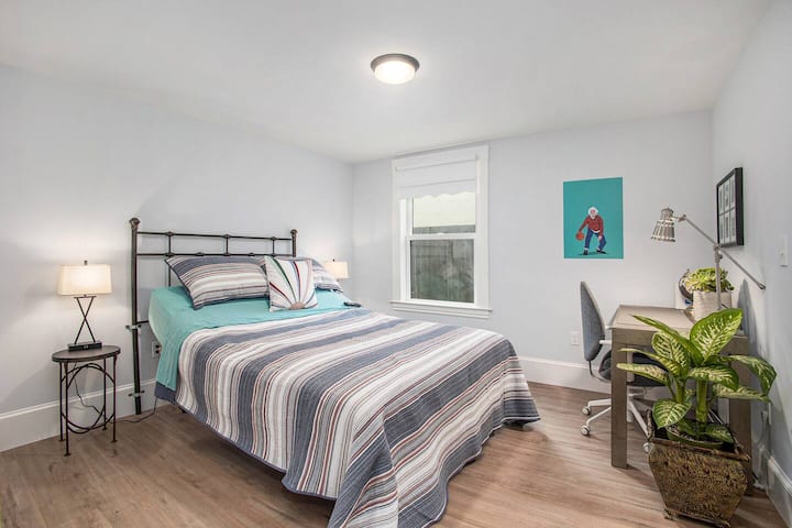 Chumba cha kulala cha tatu kilicho na sehemu mahususi ya kufanyia kazi