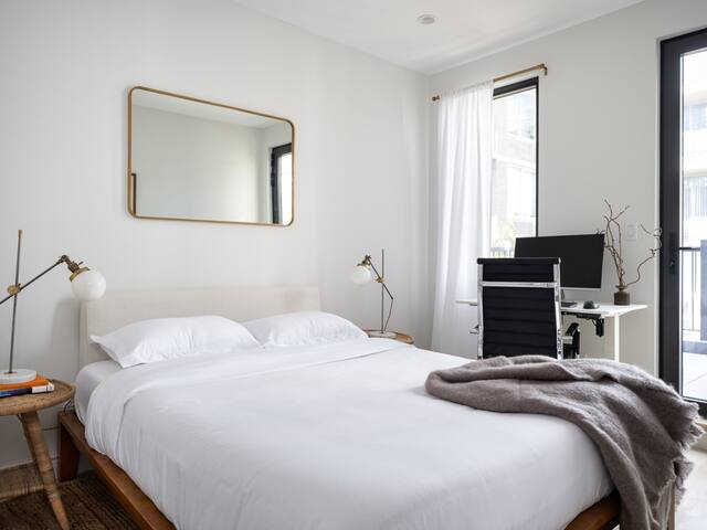 Salisbury II by RoveTravel | 4BR Apt in Lenox Hill gallery image 3