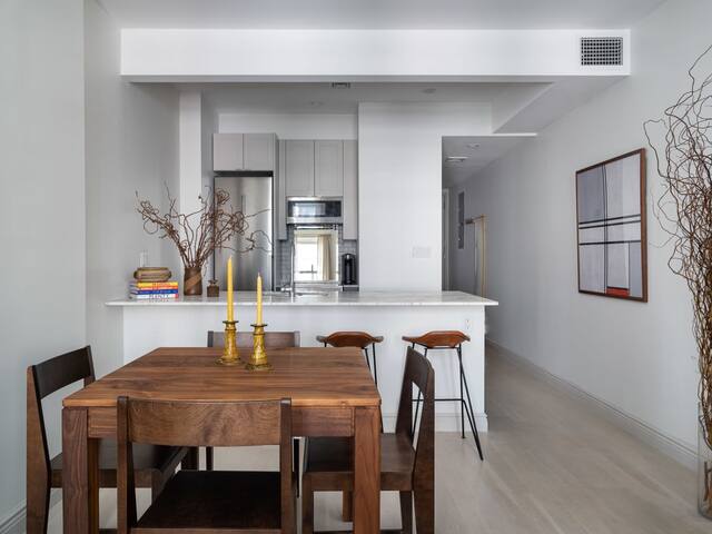 Salisbury II by RoveTravel | 4BR Apt in Lenox Hill gallery image 2