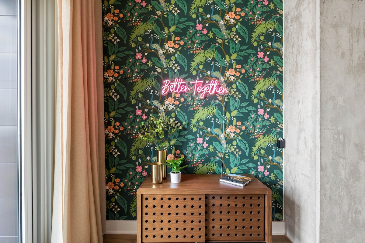 Posh + Pretty Luxe Pad | Insta-Worthy Rooftop Pool