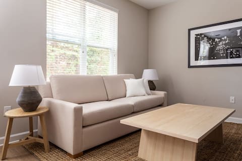 Top Airbnb: Kasa | FreeMoreWest, Amenity Access | Charlotte in Ashley Park