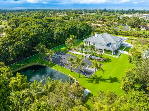 7 Bedroom Villa with Basketball Court / Lake, MORE