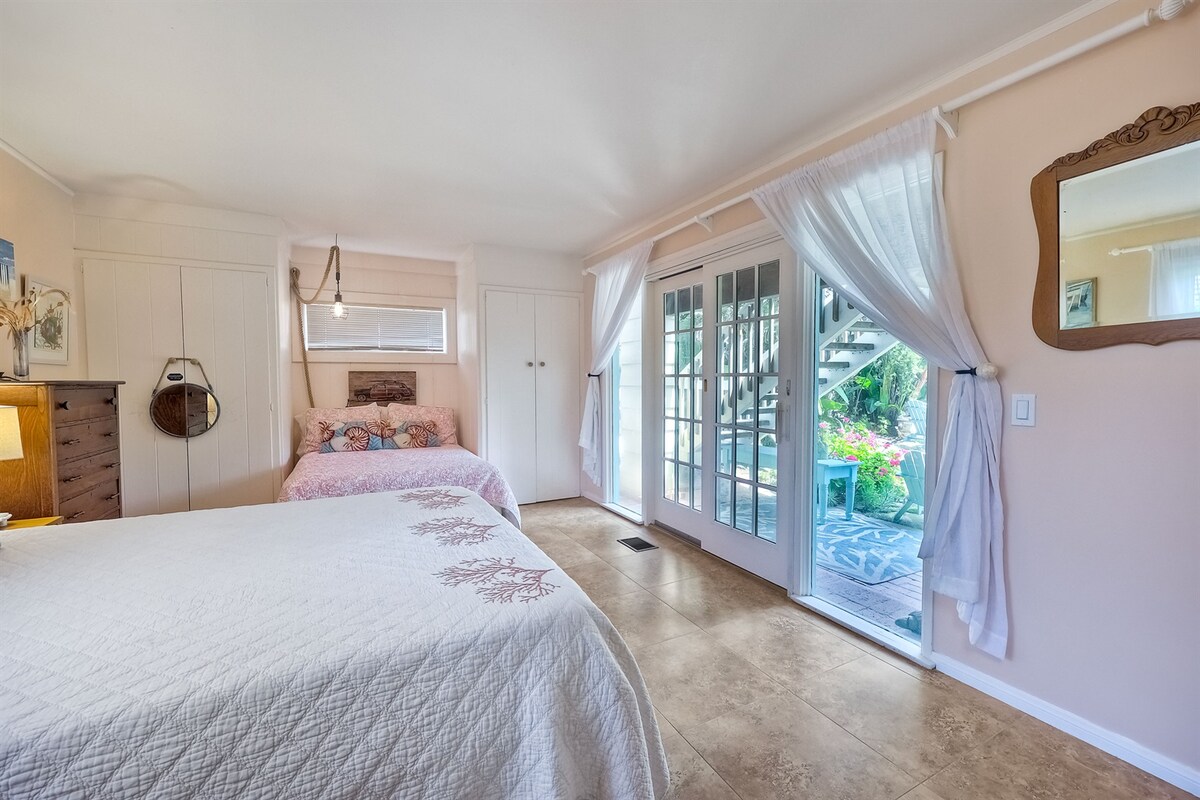 Chumba cha kulala cha tatu chenye vitanda viwili na ufikiaji wa baraza