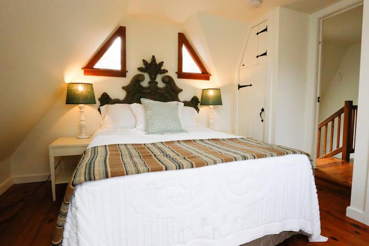 Upstairs bedroom--cottage