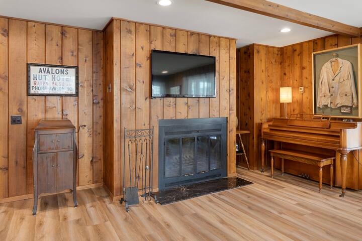 221W: Lovely Avalon house w/ cart & spacious deck gallery image 4