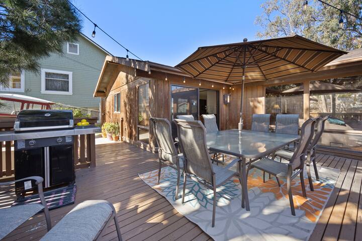 221W: Lovely Avalon house w/ cart & spacious deck gallery image 5