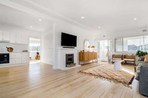 Top Airbnb: Bella Bay 2 Upstairs Unit | Prime Location in Yamba