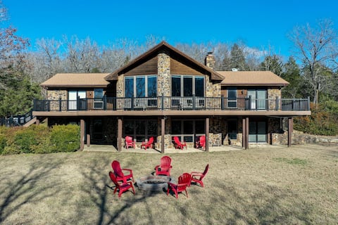 Riverfront Lodge on 10 Acres with Large Dock