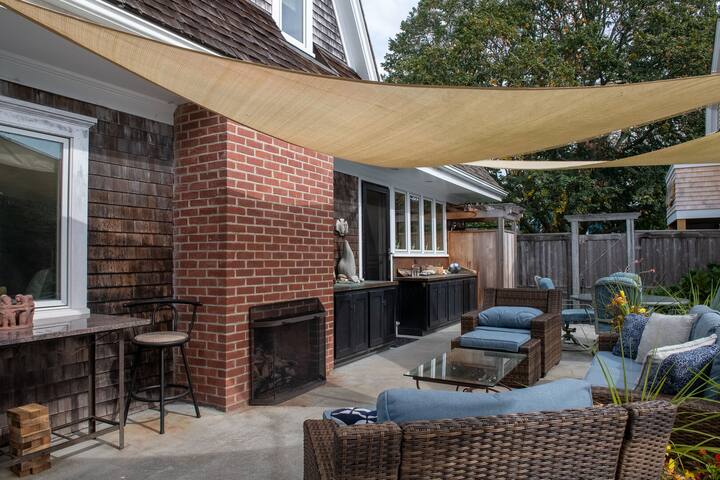 Narragansett Pier Estate with Pool gallery image 4