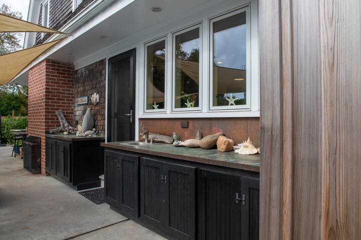 Narragansett Pier Estate with Pool gallery image 5