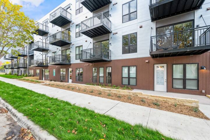 Kasa | Family 2BD in Bryn Mawr | Minneapolis gallery image 3