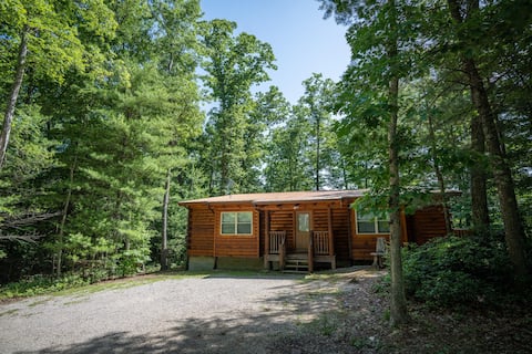 Take it Easy Cabin-Hot Tub, Secluded, WiFi