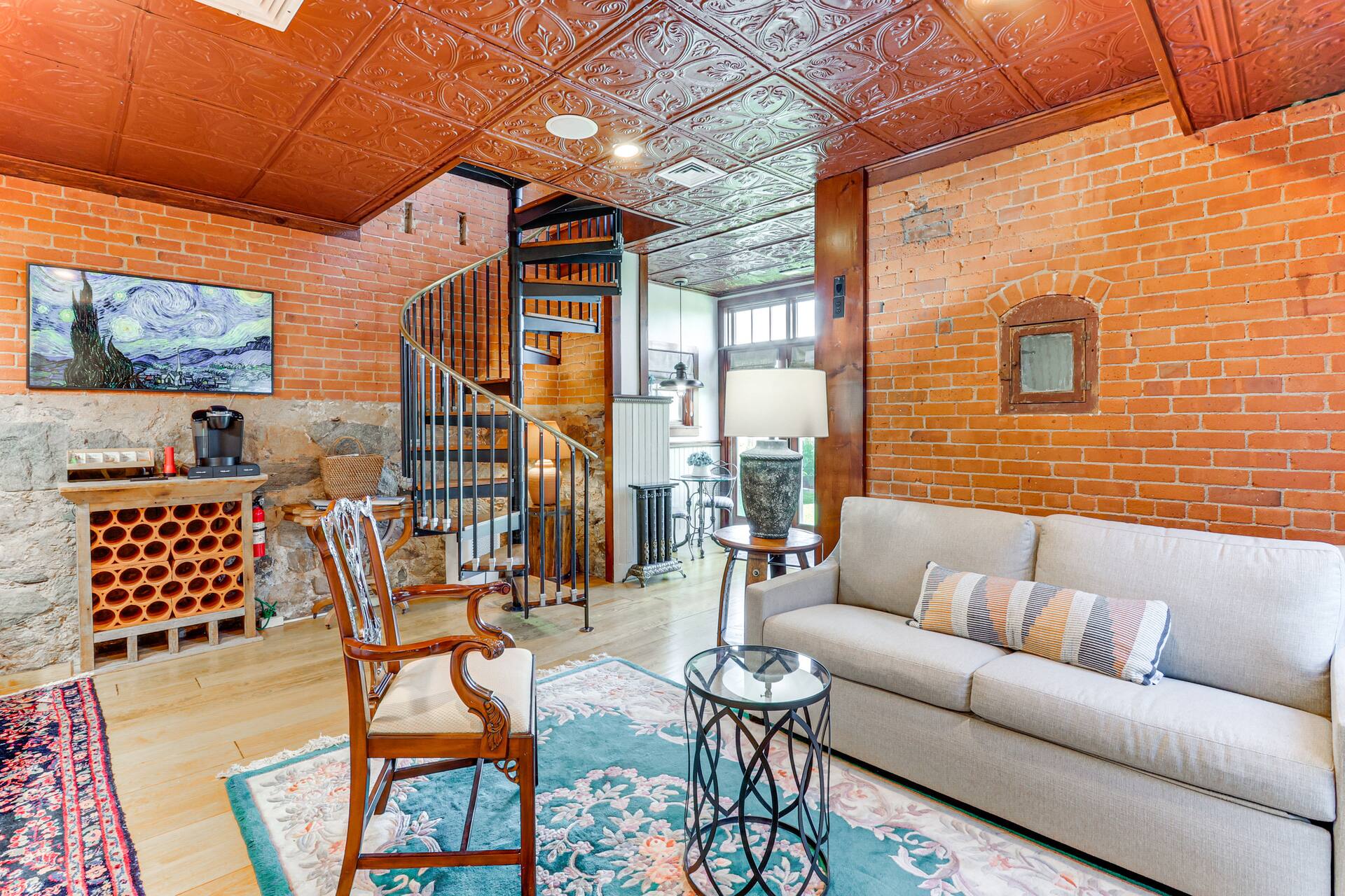 Downtown Essex Apartment - Steps to River! — photo 4