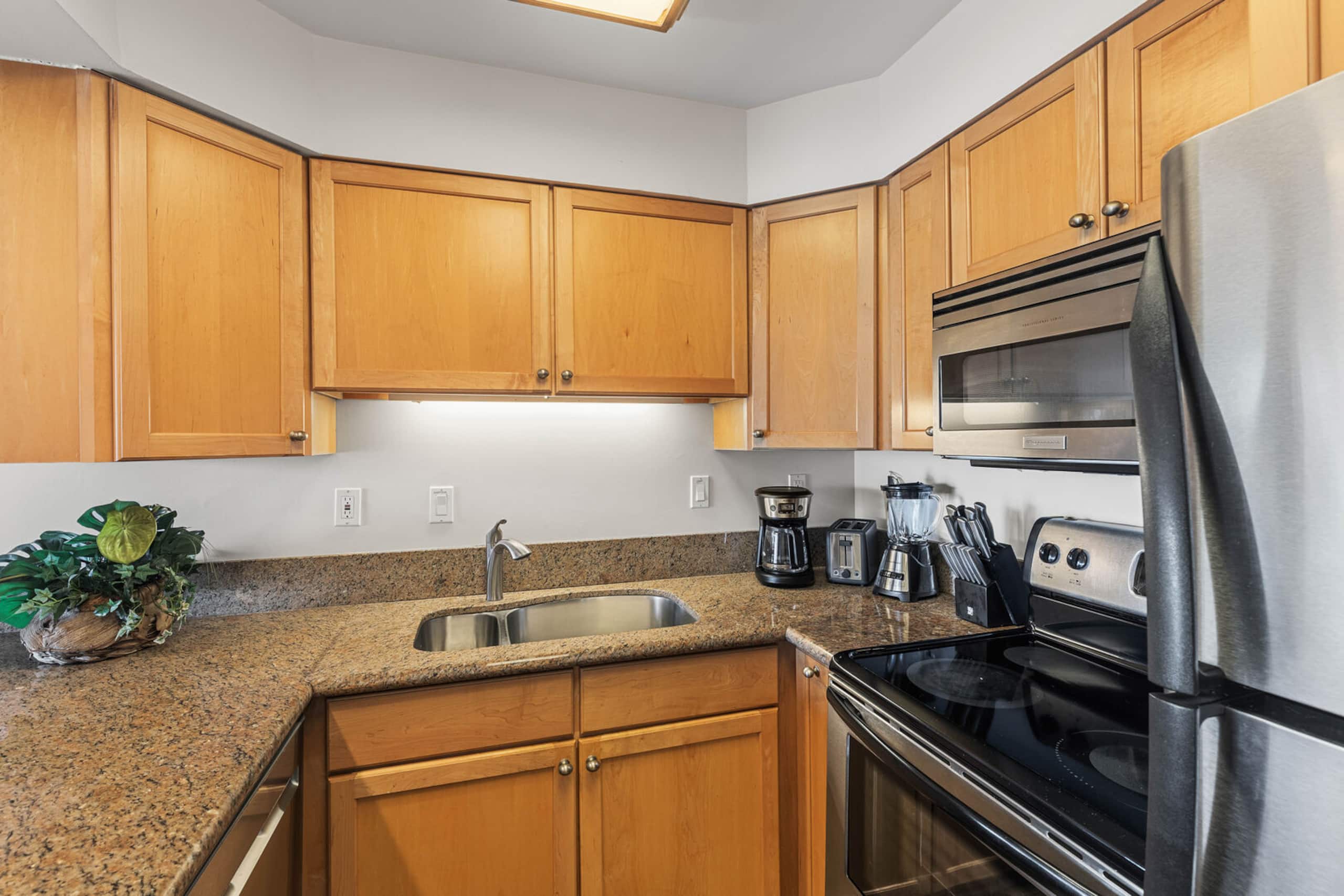 Condo in Lahaina · ★4.83 · 1 bedroom · 2 beds · 1 private bath - Image 21