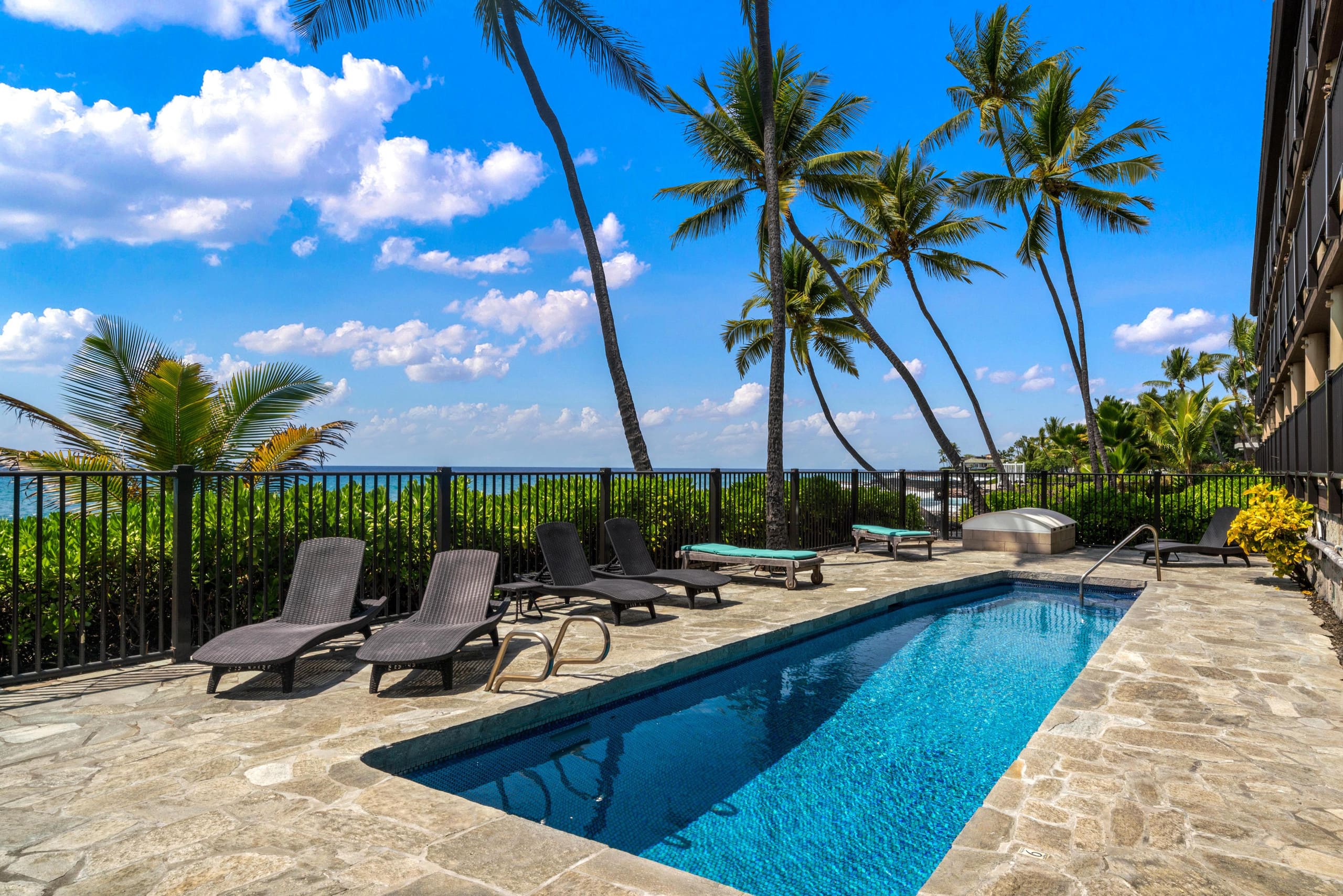 Condo in Kailua-Kona · ★4.83 · 2 bedrooms · 2 beds · 2 baths - Image 38